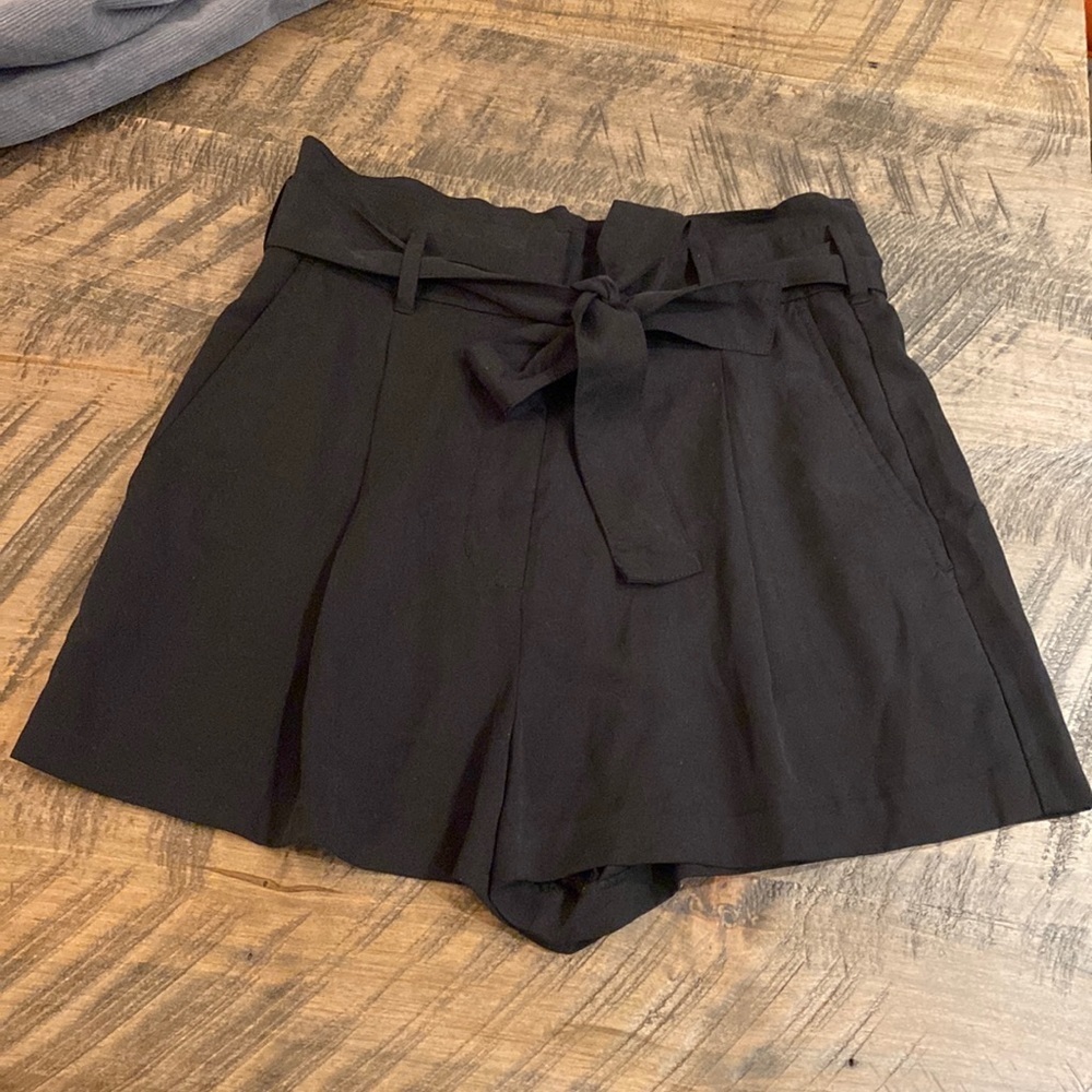 Aritzia Babaton | 2 | 100% Lyocell shorts